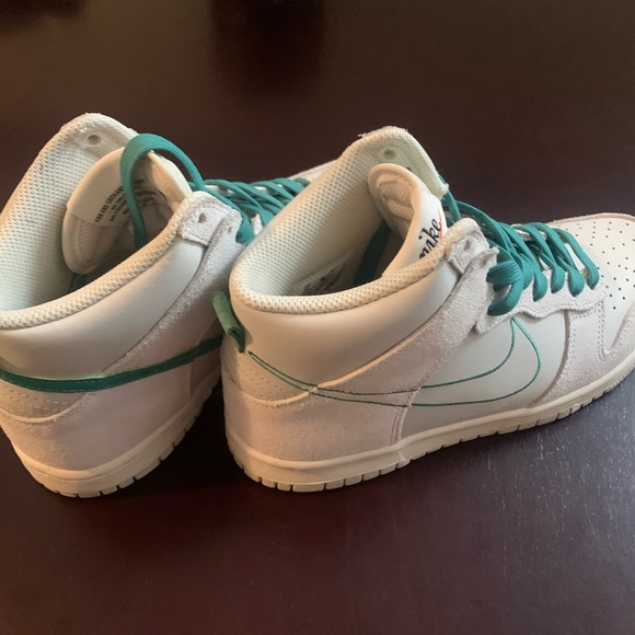 Nike Dunks - Picture 3 of 12